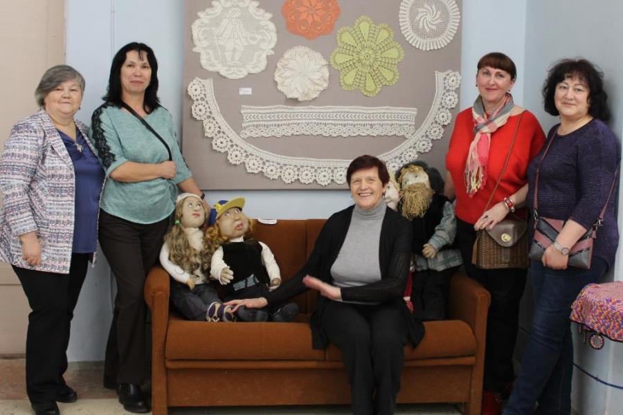 Рукодельницы - авторы работ выставки «Добрых рук мастерств»