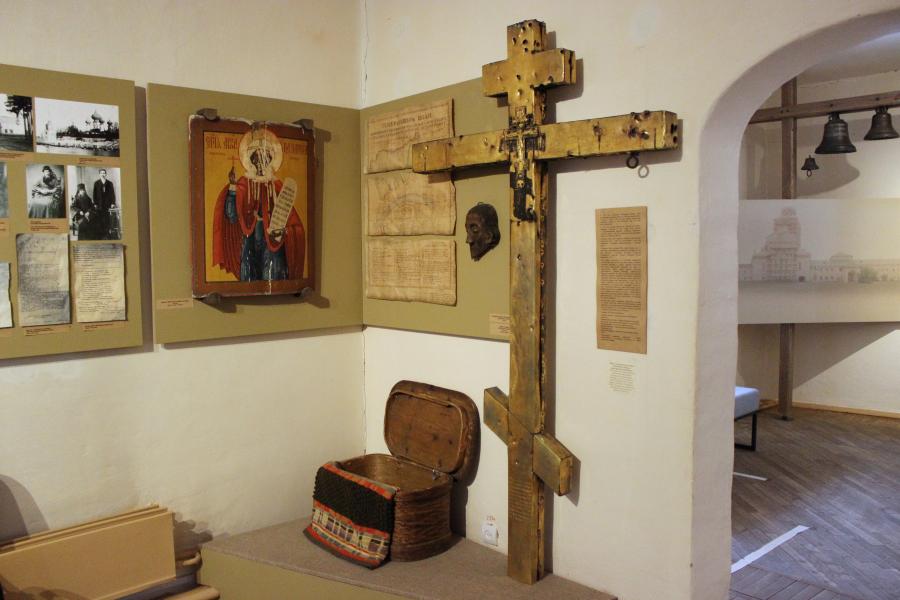 В основной экспозиции - "Дом Пречистые Богородицы на Тихвине"