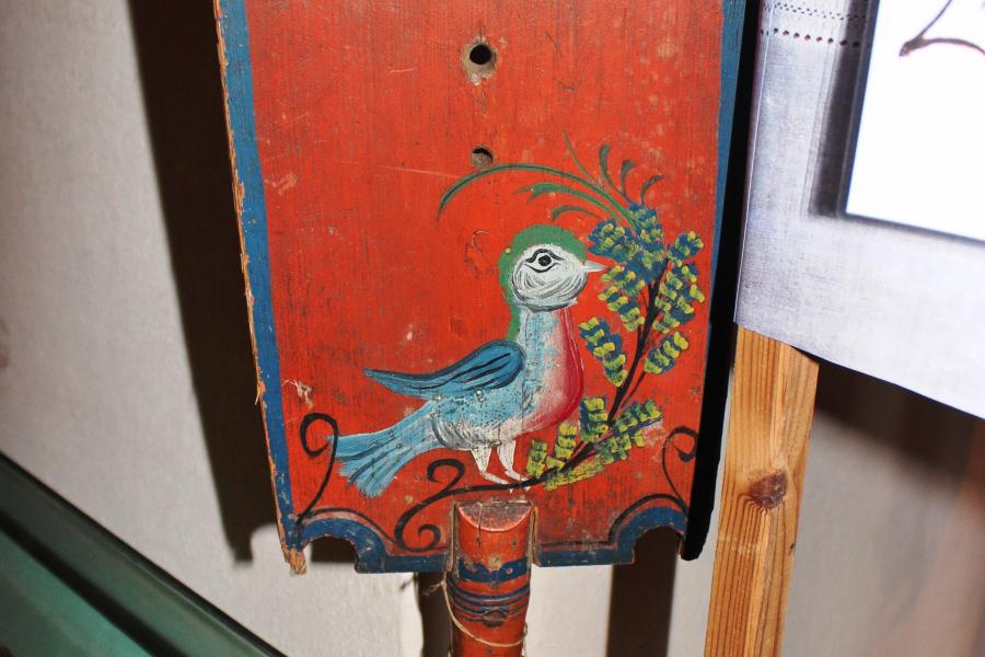 Прялка с птицей