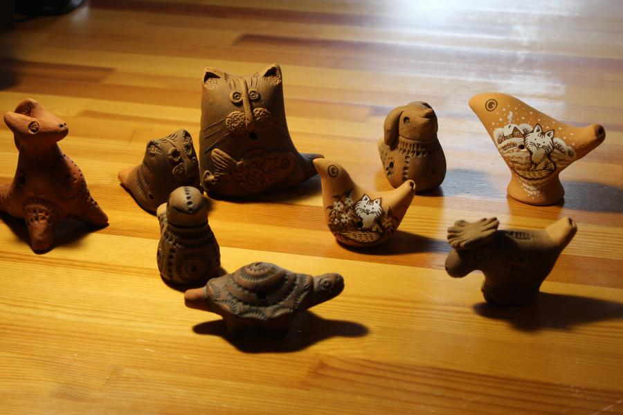 Свистульки из сувенирной лавки музея