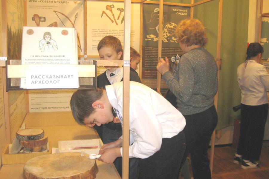 Интерактивные станции в зале "Культурный слой. Археология"