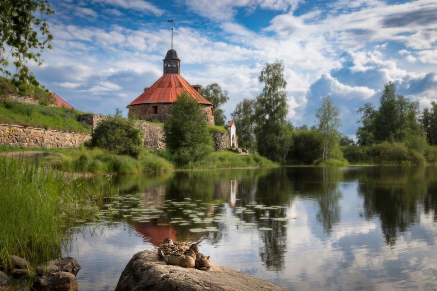 Крепость Корела весной, вид на Круглую башню.